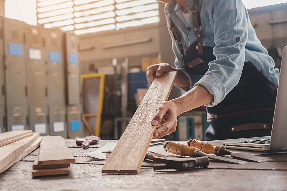 Carpenter in Abu Dhabi